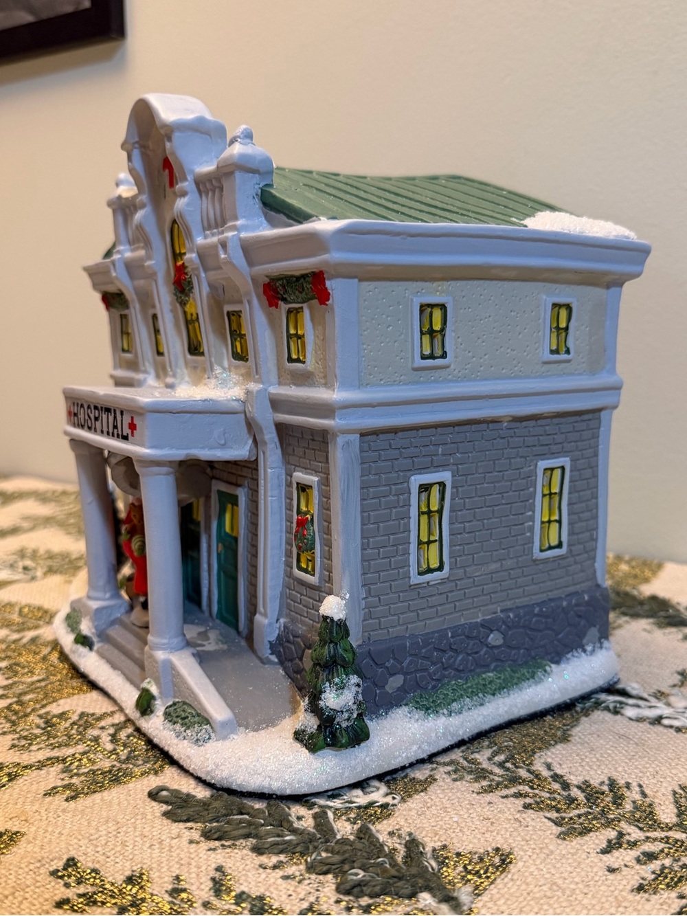 St Nicholas Square Hospital Christmas Village Illuminated NIB 2023 - Picture 5 of 13